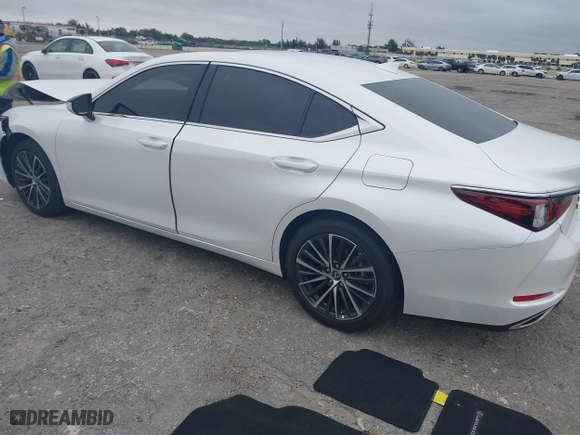 2025 Lexus ES with VIN 58ADZ1B19SU188830, listed as a IAAI auction lot 41360119 with 2,592 mi miles. Bid and sale history available at carsss.com. Image 3.
