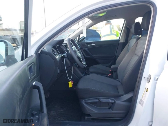 2019 Volkswagen Tiguan S with VIN 3VV1B7AX4KM009210, listed as a IAAI auction lot 41864482 with 47,987 mi miles. Bid and sale history available at carsss.com. Image 5.