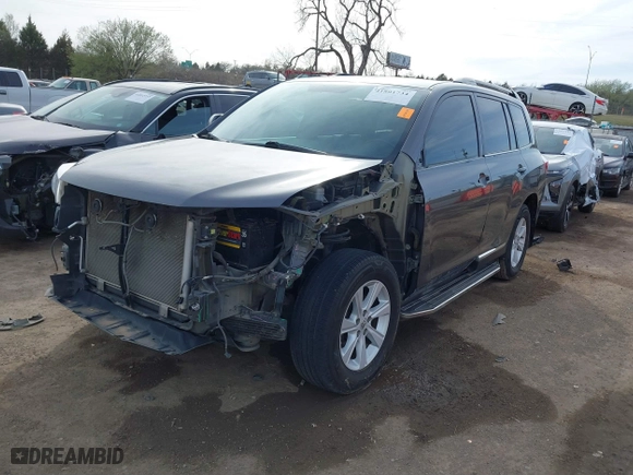 2013 Toyota Highlander with VIN 5TDZK3EH3DS142136, listed as a IAAI auction lot 41801734 with 158,735 mi miles. Bid and sale history available at carsss.com. Image 2.