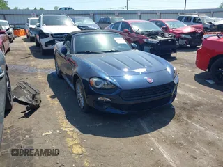 2018 FIAT 124 Spider Classica z VIN JC1NFAEK1J0136558, wystawiony jako IAAI lot #42065716 z przebiegiem 67 000 mil mil oraz . Historia ofert i sprzedaży dostępna na DreamBid. Obrazek 1.