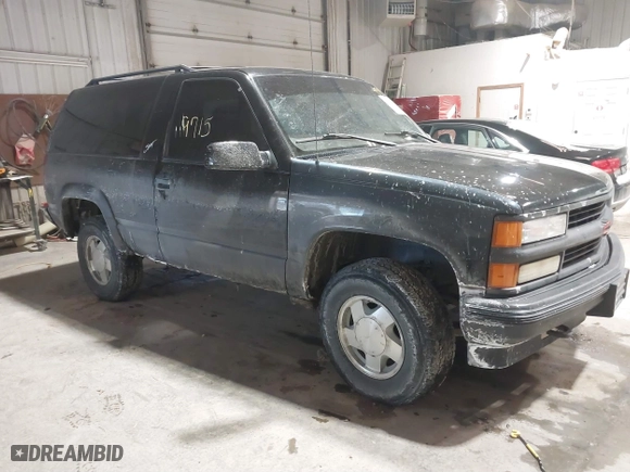 1998 Chevrolet Tahoe with VIN 3GNEK18R7WG122892, listed as a IAAI auction lot 41589715 with 195,653 mi miles. Bid and sale history available at carsss.com. Image 1.