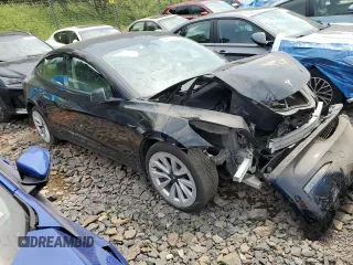 2022 Tesla Model 3 z VIN 5YJ3E1EA3NF288398, wystawiony jako Copart lot #50252735 z przebiegiem 89 968 mil mil oraz Szkoda całkowita • Salvage title. Historia ofert i sprzedaży dostępna na DreamBid. Obrazek 4.