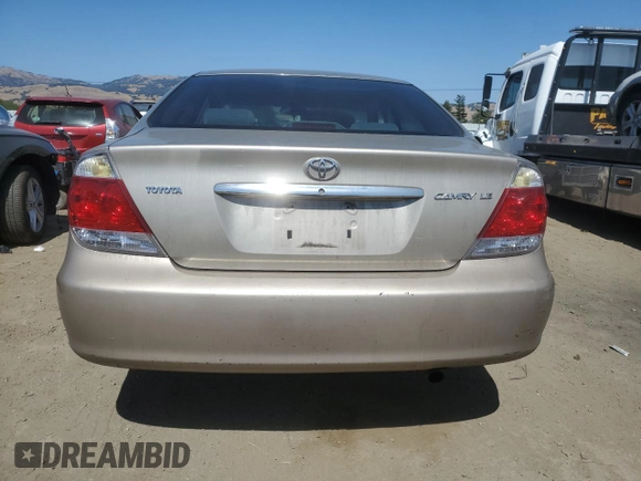 2005 Toyota Camry STD z VIN 4T1BE32K05U396288, wystawiony jako Copart lot #58361185 z przebiegiem 227 110 mil mil oraz Szkoda całkowita • Salvage title. Historia ofert i sprzedaży dostępna na DreamBid. Obrazek 6.