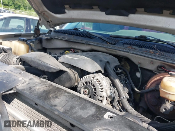 2005 Chevrolet Silverado 1500 Work Truck z VIN 1GCEK19V15Z101751, wystawiony jako IAAI lot #42387202 z przebiegiem 332 808 mil mil oraz . Historia ofert i sprzedaży dostępna na DreamBid. Obrazek 10.