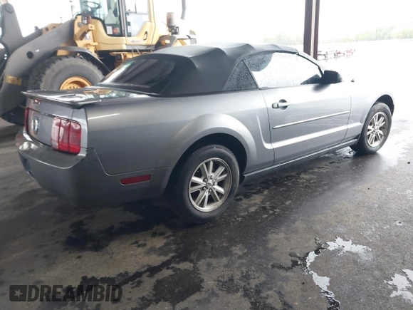 2007 Ford Mustang Deluxe with VIN 1ZVFT84N375264491, listed as a IAAI auction lot 41946983 with 196,314 mi miles and . Bid and sale history available at carsss.com. Image 4.