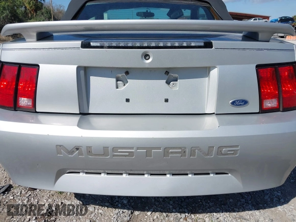 2003 Ford Mustang Deluxe z VIN 1FAFP44453F379157, wystawiony jako IAAI lot #41612382 z przebiegiem 107 599 mil mil oraz . Historia ofert i sprzedaży dostępna na DreamBid. Obrazek 6.
