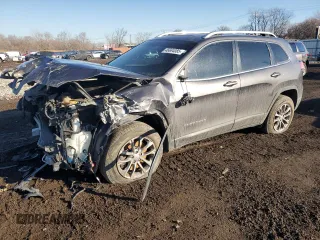 2019 Jeep Cherokee Latitude Plus with VIN 1C4PJMLB5KD212047, listed as a Copart auction lot 46684085 with 118,001 mi miles and Salvage Title. Bid and sale history available at carsss.com. Image 1.