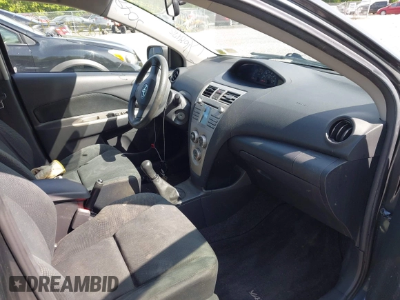 2009 Toyota Yaris z VIN JTDBT903094048800, wystawiony jako IAAI lot #42375049 z przebiegiem 168 478 mil mil oraz . Historia ofert i sprzedaży dostępna na DreamBid. Obrazek 5.