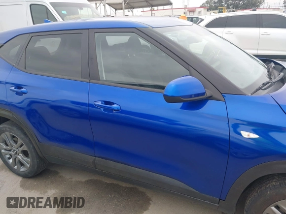 2021 Kia Seltos LX z VIN KNDEPCAA9M7076887, wystawiony jako IAAI lot #42346594 z przebiegiem 39 497 mil mil oraz . Historia ofert i sprzedaży dostępna na DreamBid. Obrazek 13.