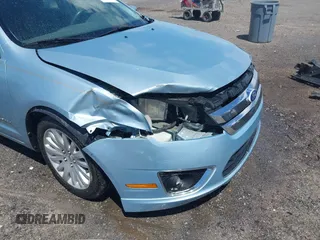 2010 Ford Fusion Hybrid z VIN 3FADP0L33AR385001, wystawiony jako IAAI lot #42074965 z przebiegiem 195 962 mil mil oraz . Historia ofert i sprzedaży dostępna na DreamBid. Obrazek 6.