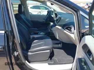 2024 Chrysler Pacifica Hybrid Select with VIN 2C4RC1S70RR169467, listed as a IAAI auction lot 42448734 with 38,062 mi miles and . Bid and sale history available at DreamBid. Image 5.