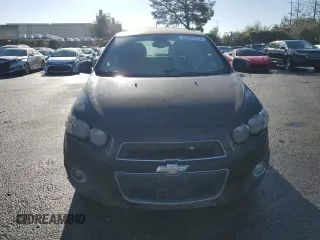 2012 Chevrolet Sonic LTZ z VIN 1G1JE6SH2C4126197, wystawiony jako Copart lot #85541214 z przebiegiem Nie podano mil oraz Szkoda całkowita • Salvage title. Historia ofert i sprzedaży dostępna na DreamBid. Obrazek 5.