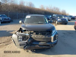 2023 Mitsubishi Outlander ES z VIN JA4ARUAU1PU011685, wystawiony jako IAAI lot #41575031 z przebiegiem 57 068 mil mil oraz . Historia ofert i sprzedaży dostępna na DreamBid. Obrazek 12.