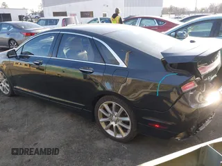 2015 Lincoln MKZ z VIN 3LN6L2GK4FR621332, wystawiony jako IAAI lot #41605753 z przebiegiem 101 686 mil mil oraz . Historia ofert i sprzedaży dostępna na DreamBid. Obrazek 3.