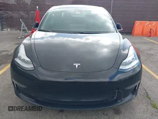 2019 Tesla Model 3 Mid Range z VIN 5YJ3E1EA4KF361967, wystawiony jako IAAI lot #42261724 z przebiegiem 89 902 mil mil oraz . Historia ofert i sprzedaży dostępna na DreamBid. Obrazek 12.