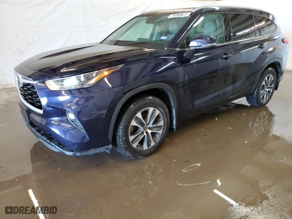 2022 Toyota Highlander XLE with VIN 5TDHZRBH8NS566380, listed as a Copart auction lot 52572785 with 109,103 mi miles and Clean Title. Bid and sale history available at carsss.com. Image 1.