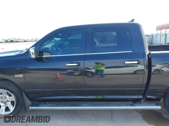 2018 Ram 1500 Lone Star Silver z VIN 1C6RR6LT1JS160858, wystawiony jako IAAI lot #42327227 z przebiegiem 86 848 mil mil oraz . Historia ofert i sprzedaży dostępna na DreamBid. Obrazek 14.