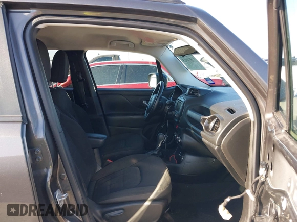2017 Jeep Renegade Latitude with VIN ZACCJABB6HPG45899, listed as a IAAI auction lot 41531935 with 110,533 mi miles. Bid and sale history available at carsss.com. Image 5.