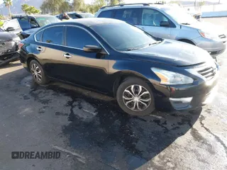 2015 Nissan Altima 2.5 S with VIN 1N4AL3AP0FN887898, listed as a IAAI auction lot 41939481 with 202,223 mi miles. Bid and sale history available at carsss.com. Image 1.