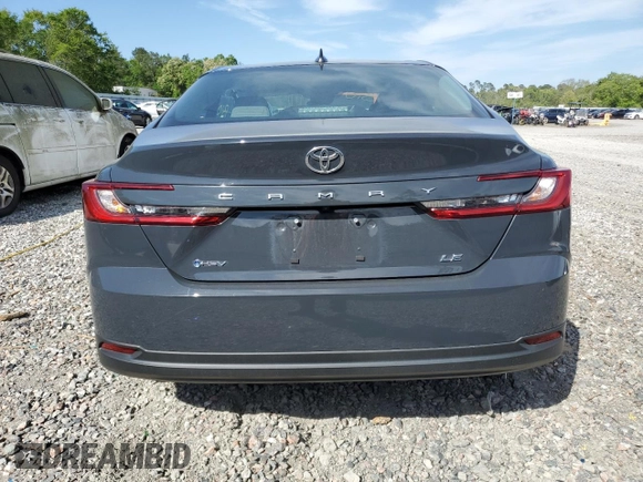 2025 Toyota Camry LE z VIN 4T1DAACK2SU540006, wystawiony jako Copart lot #53387515 z przebiegiem 7 822 mil mil oraz Szkoda całkowita • Salvage title. Historia ofert i sprzedaży dostępna na DreamBid. Obrazek 6.