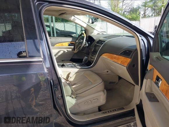 2014 Lincoln MKX with VIN 2LMDJ8JK9EBL16189, listed as a IAAI auction lot 42152268 with 215,862 mi miles and . Bid and sale history available at DreamBid. Image 5.