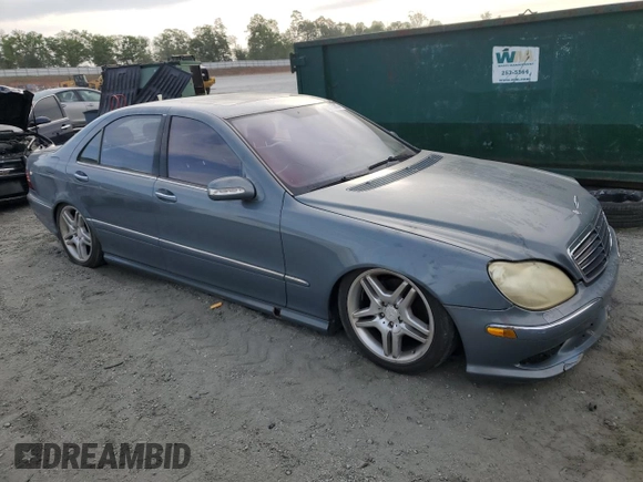 2006 Mercedes-Benz S 500 z VIN WDBNG75J06A462457, wystawiony jako Copart lot #53115985 z przebiegiem Nie podano mil oraz Szkody całkowita. Historia ofert i sprzedaży dostępna na DreamBid. Obrazek 4.