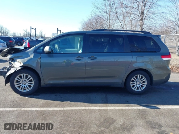 2011 Toyota Sienna XLE AAS with VIN 5TDYK3DC4BS072693, listed as a IAAI auction lot 41579262 with 146,201 mi miles. Bid and sale history available at carsss.com. Image 14.