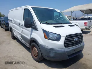 2018 Ford Transit z VIN 1FTYE1YM3JKA17396, wystawiony jako IAAI lot #42575062 z przebiegiem 68 063 mil mil oraz . Historia ofert i sprzedaży dostępna na DreamBid. Obrazek 1.
