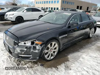 2015 Jaguar XJ Portfolio z VIN SAJWJ2GD4F8V79582, wystawiony jako Copart lot #42121395 z przebiegiem 65 017 mil mil oraz Szkoda całkowita • Salvage title. Historia ofert i sprzedaży dostępna na DreamBid. Obrazek 1.