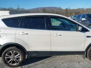2017 Ford Escape SE z VIN 1FMCU0GD5HUB35744, wystawiony jako IAAI lot #41389972 z przebiegiem 171 623 mil mil oraz . Historia ofert i sprzedaży dostępna na DreamBid. Obrazek 14.