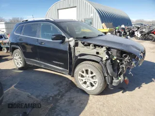 2017 Jeep Cherokee Latitude with VIN 1C4PJMCS0HW546838, listed as a Copart auction lot 89305395 with 57,581 mi miles and Salvage Title. Bid and sale history available at DreamBid. Image 4.