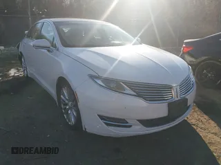 2014 Lincoln MKZ with VIN 3LN6L2GK3ER800458, listed as a IAAI auction lot 41233924 with 106,048 mi miles. Bid and sale history available at carsss.com. Image 1.