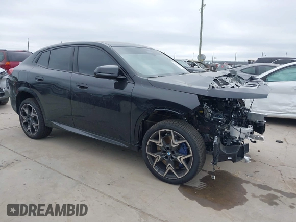 2025 BMW X2 M35i z VIN WBX83GM08S5128489, wystawiony jako IAAI lot #41575416 z przebiegiem 1 213 mil mil oraz . Historia ofert i sprzedaży dostępna na DreamBid. Obrazek 14.