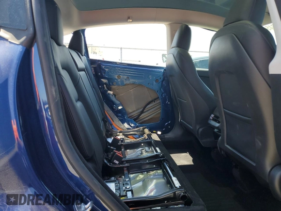 2024 Tesla Model Y z VIN 7SAYGDED9RF005104, wystawiony jako Copart lot #64974545 z przebiegiem 20 422 mil mil oraz Szkoda całkowita • Salvage title. Historia ofert i sprzedaży dostępna na DreamBid. Obrazek 10.