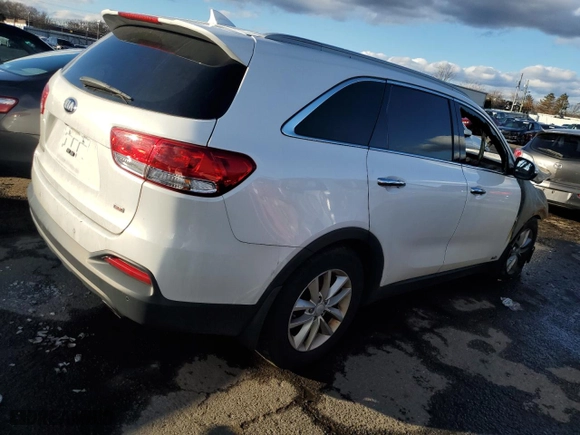 2017 Kia Sorento LX with VIN 5XYPGDA37HG322618, listed as a Copart auction lot 85952454 with NaN miles and Salvage Title. Bid and sale history available at carsss.com. Image 3.