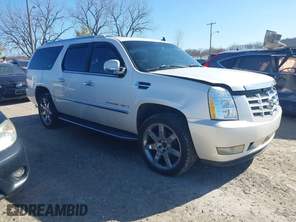 2007 Cadillac Escalade ESV with VIN 1GYFK668X7R327901, listed as a IAAI auction lot 41895943 with 268,821 mi miles. Bid and sale history available at carsss.com. Image 1.