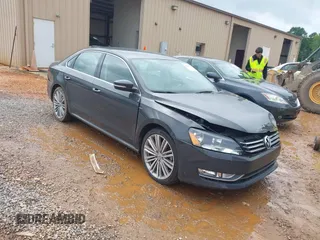 2014 Volkswagen Passat SE z VIN 1VWBT7A39EC097705, wystawiony jako IAAI lot #42447661 z przebiegiem 72 607 mil mil oraz . Historia ofert i sprzedaży dostępna na DreamBid. Obrazek 1.