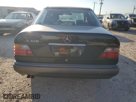 1994 Mercedes-Benz 400 E z VIN WDBEA34E8RC032408, wystawiony jako Copart lot #43827975 z przebiegiem 122 130 mil mil oraz Czysty tytuł • Clean title. Historia ofert i sprzedaży dostępna na DreamBid. Obrazek 6.