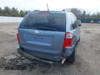 2010 Kia Sedona LX with VIN KNDMG4C36A6326605, listed as a IAAI auction lot 41902646 with 0 mi miles. Bid and sale history available at carsss.com. Image 4.