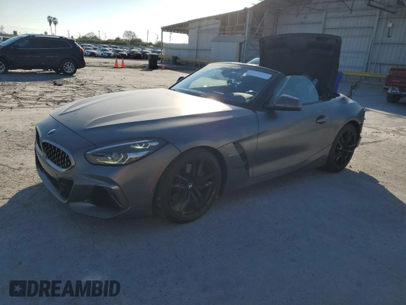 2020 BMW Z4 sDriveM40i z VIN WBAHF9C0XLWW63754, wystawiony jako Copart lot #82302734 z przebiegiem 28 156 mil mil oraz Szkody całkowita. Historia ofert i sprzedaży dostępna na DreamBid. Obrazek 1.