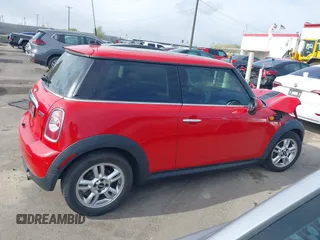 2012 MINI Hardtop с VIN WMWSU3C53CT539928, выставлен на аукционе IAAI как лот 42060966 с пробегом 147 343 миль миль и . История ставок и продаж доступна на DreamBid. Изображение 12.
