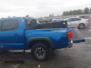 2017 Toyota Tacoma SR5 with VIN 5TFCZ5AN5HX104657, listed as a IAAI auction lot 41937797 with 116,320 mi miles and . Bid and sale history available at carsss.com. Image 20.