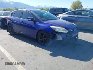2014 Ford Focus SE z VIN 1FADP3K23EL213517, wystawiony jako IAAI lot #42131407 z przebiegiem 151 228 mil mil oraz . Historia ofert i sprzedaży dostępna na DreamBid. Obrazek 1.