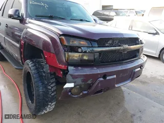 2004 Chevrolet Avalanche with VIN 3GNEC12T94G262585, listed as a IAAI auction lot 41994258 with 174,707 mi miles. Bid and sale history available at carsss.com. Image 6.