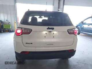 2018 Jeep Compass Altitude with VIN 3C4NJDBB4JT395992, listed as a IAAI auction lot 41318649 with 88,887 mi miles and . Bid and sale history available at carsss.com. Image 16.