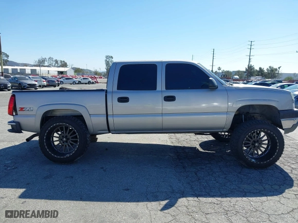 2005 Chevrolet Silverado 1500 LS with VIN 2GCEK13T351136405, listed as a IAAI auction lot 41684903 with 303,874 mi miles. Bid and sale history available at carsss.com. Image 12.