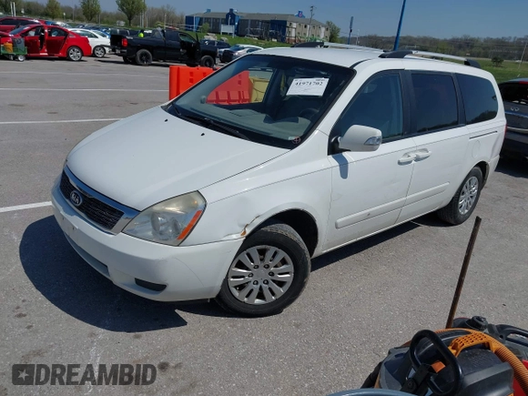 2011 Kia Sedona LX with VIN KNDMG4C79B6409885, listed as a IAAI auction lot 41971702 with 374,233 mi miles. Bid and sale history available at carsss.com. Image 2.