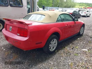 2005 Ford Mustang Deluxe с VIN 1ZVFT84N455215653, выставлен на аукционе IAAI как лот 42318911 с пробегом 85 413 миль миль и . История ставок и продаж доступна на DreamBid. Изображение 4.