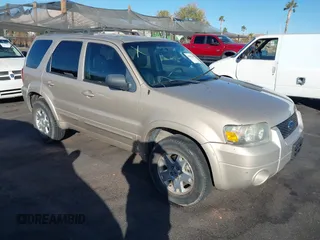 2007 Ford Escape Limited with VIN 1FMCU94137KA98413, listed as a IAAI auction lot 41482242 with 126,852 mi miles. Bid and sale history available at carsss.com. Image 1.