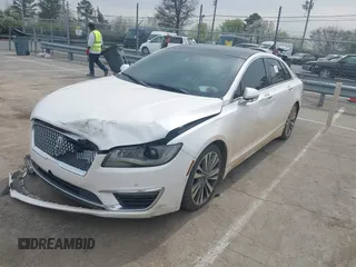 2017 Lincoln MKZ Reserve z VIN 3LN6L5EC2HR613827, wystawiony jako IAAI lot #41800613 z przebiegiem 199 097 mil mil oraz . Historia ofert i sprzedaży dostępna na DreamBid. Obrazek 17.